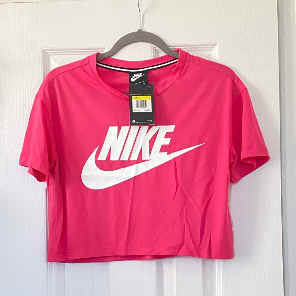 Nike Loose Fit Crop Top Small
